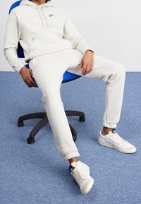 Nike Sportswear Träningsbyxor - beige