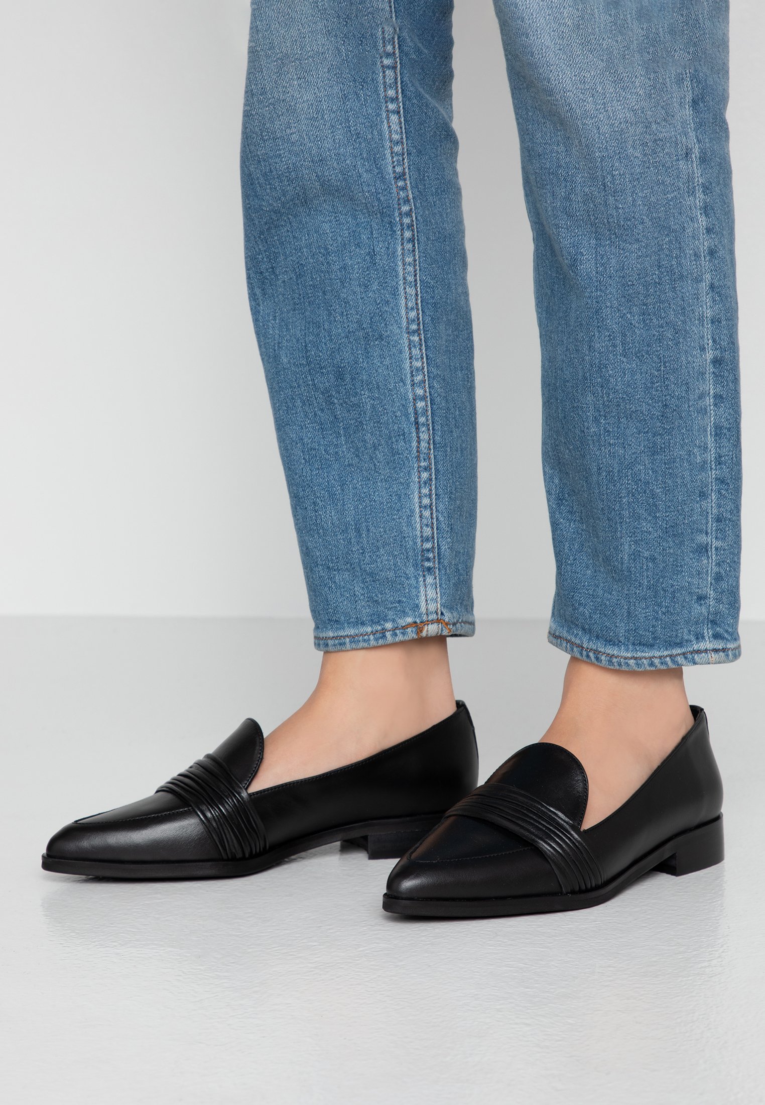 new balance rush v3 slip resistant