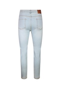 Hellblaue Slim-Fit-Jeans mit zwei Gesäßtaschen und einem braunen Lederpatch am Bund, von hinten gezeigt.