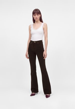 Vero Moda Tall, VMFLASH FLARED PANTS - Панталони - chocolate torte