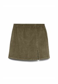 Mini-jupe en velours côtelé vert olive avec une coupe droite, détail de fente à l'avant et tissu texturé, mettant en valeur un motif côtelé vertical.