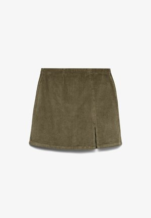 Mini spódnica z kordurowego materiału w oliwkowym zielonym kolorze, o prostym kroju, z marszczeniem z przodu i fakturowanym materiałem, z pionowym prążkowanym wzorem.