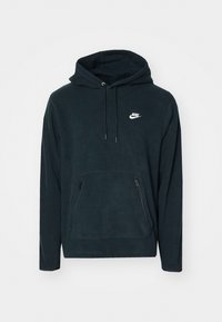 Svart Nike hoodie i mjuk fleece med långa ärmar, en känguruficka med dragkedjor och en vit logotyp på vänster bröst.