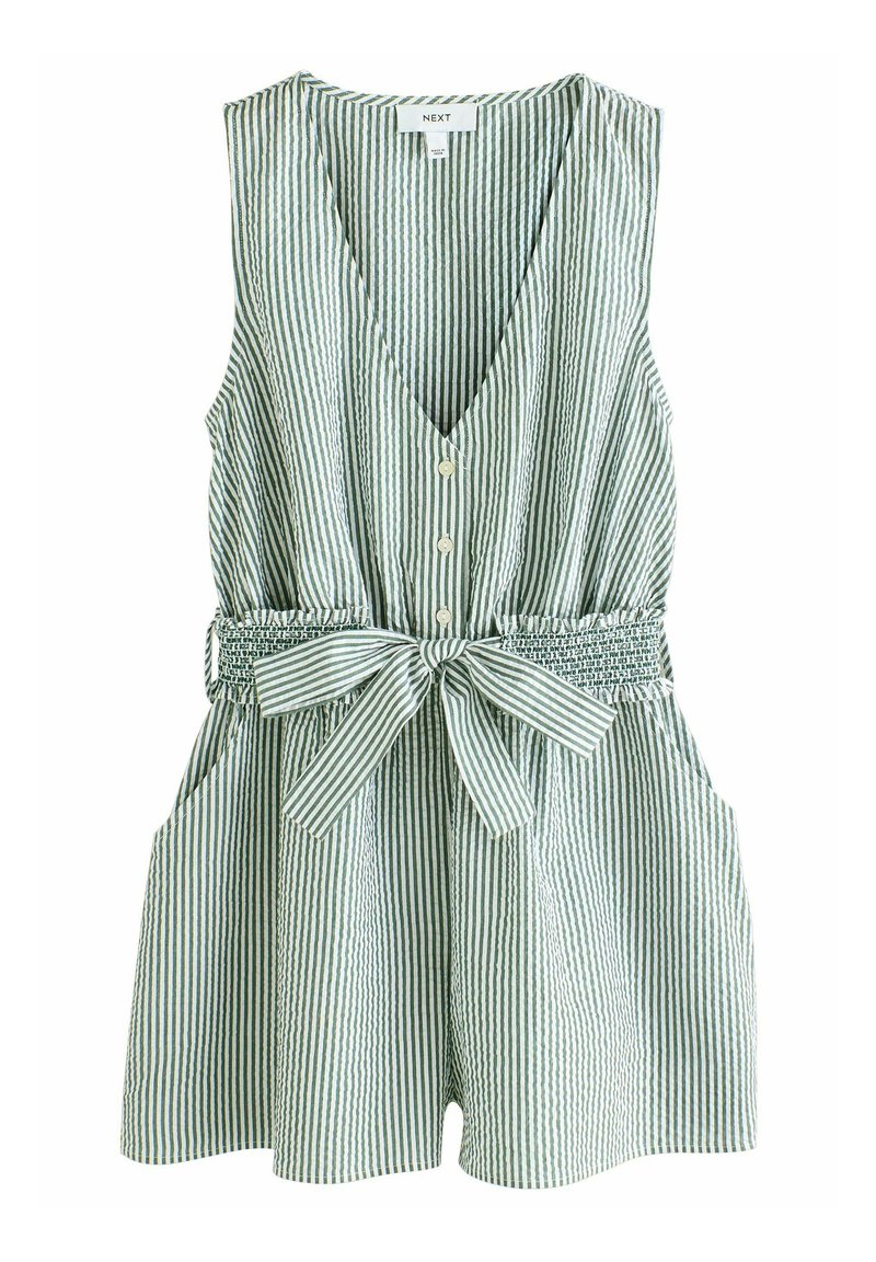 Combinaison sans manches rayée verticalement verte et blanche, col en V, trois boutons sur le devant, poches latérales et ceinture en tissu nouée à la taille.
