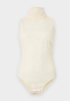 Ærmeløs elfenbensfarvet bodystocking i blonder med høj rullekrave og trykknapper i skridtet, på en ensfarvet lys baggrund.