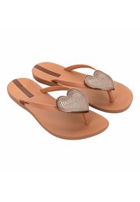 Chanclas marrones con suelas texturizadas, que cuentan con dobles acentos en forma de corazón, brillantes de strass en las correas, y un diseño plano.