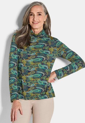 Langärmliger Rollkragenpullover aus dunklem Stoff mit Paisleymuster in Blaugrün, Grün und Gelb. Glatte Textur, figurbetontes Design und bescheidener Schnitt.