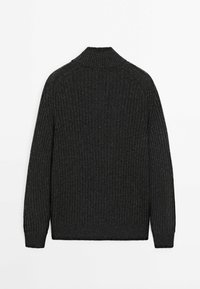 Pull en maille côtelée gris foncé à manches longues avec un col montant, présenté à plat de dos sur un fond blanc.