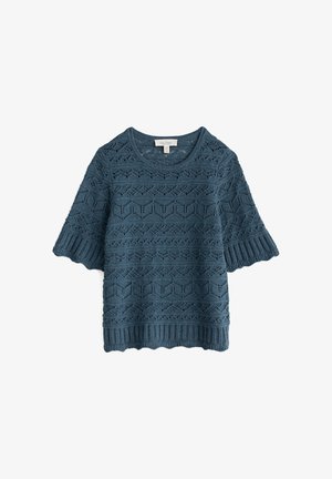 Dzianinowy sweter w ciemnym morskim kolorze z krótkimi rozkloszowanymi rękawami, zdobiony ażurowym wzorem i prążkowanym dołem. Lekka faktura z geometrycznym wzorem.