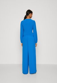 Vero Moda Petite VMALVA WIDE - Kalhoty - skydiver