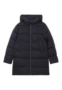 Chaqueta de plumas negra con capucha, con cierre de cremallera, dos bolsillos frontales y un diseño acolchado con costuras horizontales. Acabado mate.