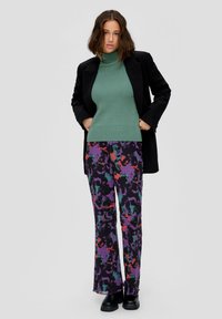 QS Sweter