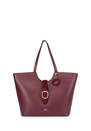 Bordeauxrote Leder-Tote-Tasche mit zwei Henkeln, goldener Schnallenriemen-Verschluss und herzförmigem Anhänger mit dem Markennamen L.CREDI.