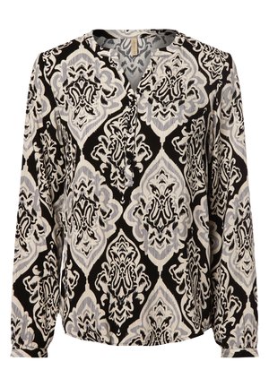 Blouse à manches longues avec un motif en losange orné de grande taille en noir, blanc et gris, et une patte de boutonnage partielle à l'avant.