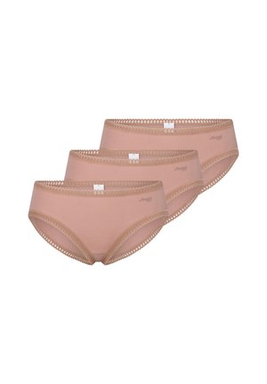 Três pares de calcinhas numa cor bege clara, feitas de algodão com uma textura suave. Cada uma tem um acabamento em renda ao redor da cintura.