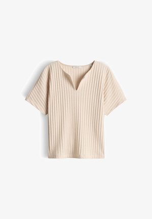 Beige kortärmig ribgebreide top met een V-vormige inkeping in de halslijn en een losse pasvorm.