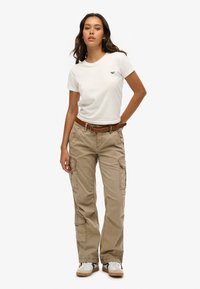 Superdry & Co STRAIGHT - Pantalon cargo - deep beige slub