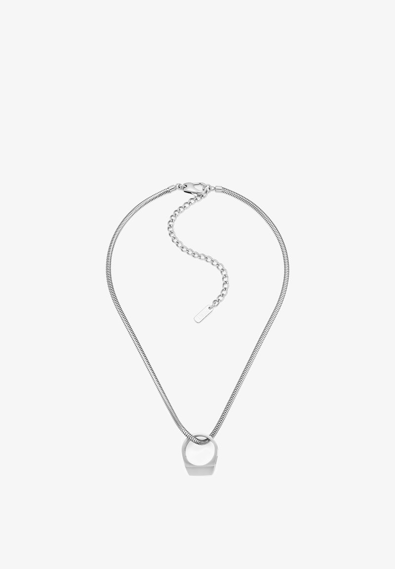 Collier en argent avec un pendentif lisse et arrondi sur une chaîne flexible équipée d'un fermoir homard et d'une longueur réglable. Design minimaliste.