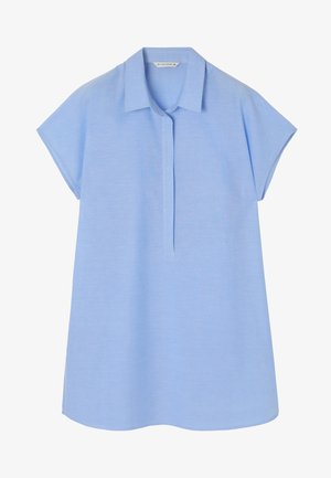 Hele sinine lühikeste varrukatega särk terava kraega, esipaneeliga ja lõdva siluetiga. Valmistatud tekstuurist kangast, mis on pehme viimistlusega.