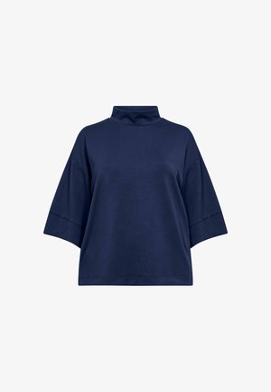 Navyblauw shirt met korte mouwen en een hoge col, met een losse pasvorm, weergegeven op een witte achtergrond.