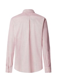 Chemise à manches longues rayée rouge et blanche avec un col classique, dotée de poignets à boutons et d'un pli au dos.