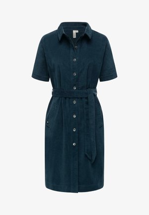 Sukienka koszulowa z ciemnoniebieskiego sztruksu, z krótkimi rękawami, zapinana na guziki z przodu, z paskiem w talii i bocznymi kieszeniami. Gładka faktura i dopasowany krój.
