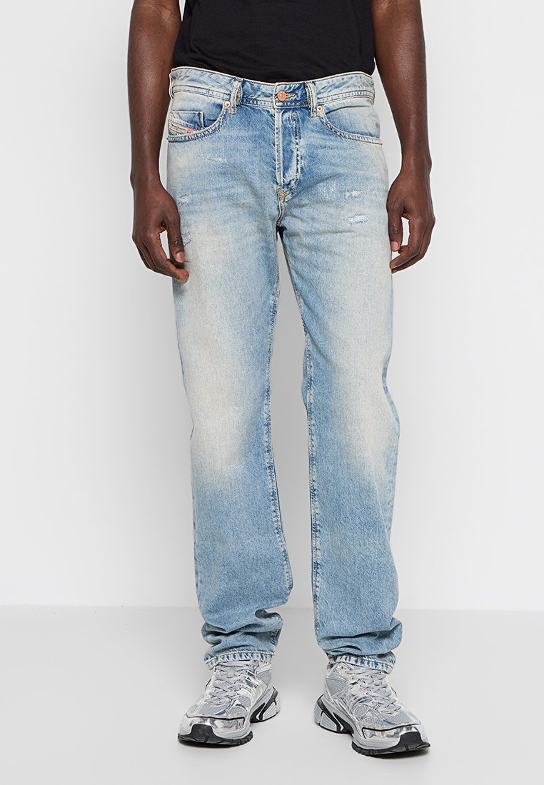 Diesel Jeans Tapered Fit lichtblauw Diesel Jeans Tapered Fit lichtblauw