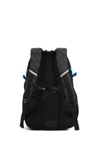 Rucksack mit einem schwarz-grauen geometrischen Muster, ausgestattet mit gepolsterten Netzriemen, verstellbaren Schnallen und blauen Akzenten für organisatorische Zwecke.