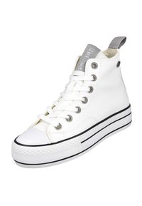 Zapatillas altas de lona blanca con un acabado texturizado. Presenta ojales plateados, cordones blancos y una suela a rayas en blanco y negro.