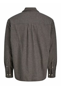 Langærmet skjorte med knapper i sort og beige ternet mønster, set fra ryggen.