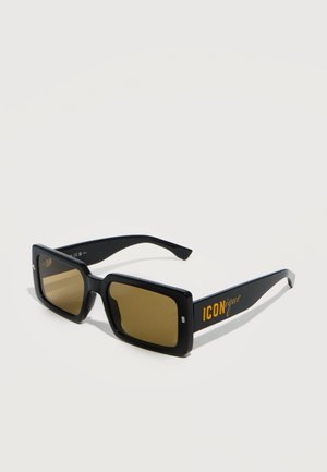 Schwarze, rechteckige Sonnenbrille mit braunen Gläsern und goldfarbenem "ICONique"-Logo am Bügel, dargestellt vor weißem Hintergrund.