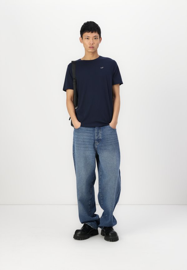 Short-Sleeve Icon Crew T-Shirt - Basic T-shirt2