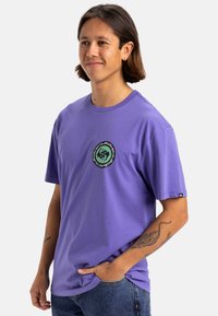 Quiksilver CIRCLE BACK - Camiseta estampada - pmg
