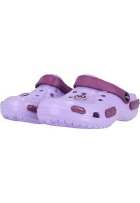Zoccoli viola con una finitura glitterata, una fascia viola solida, fori di ventilazione e un design decorativo con un volto sorridente sulla parte superiore.