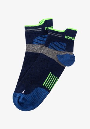 Socks sportivi blu navy con accenti verdi e grigi. Presentano un motivo a righe e una suola testurizzata per una maggiore aderenza. Taglia indicata come "L."