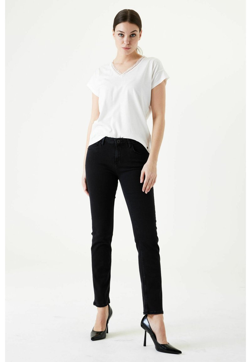 Garcia Jeans - 1792 Celia Straight Fit Jeans i Dark Used