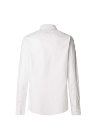 Camicia bianca a maniche lunghe con colletto classico, caratterizzata da una texture liscia, orlo curvo e polsini con bottone. Senza fantasie o decorazioni.