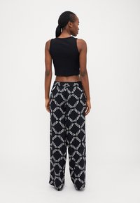 Vero Moda Petite VMBRINA PANTS  - Hlače - black