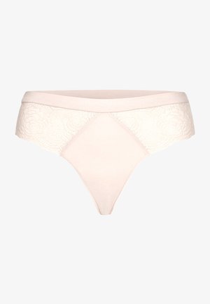 Lichtroze stringondergoed met een gladde stoffen tailleband en kantdetails aan de zijkanten, met een bloemenpatroon.