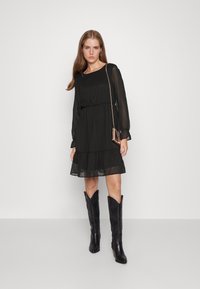 Vero Moda Petite VMSMILLA DRESS  - Vestido de dia - black