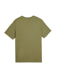 Olivgrön t-shirt med kort ärm gjord av mjuk bomull, med en rund halsringning och en avslappnad passform utan synliga detaljer eller mönster.