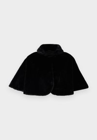 Svart cape i konstpäls med rundad krage, öppen front och korta ärmar. Mjuk textur och klassisk silhuett. Inga synliga stängningar.