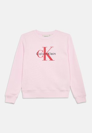 Ροζ φούτερ με μακριά μανίκια και λογότυπο Calvin Klein σε κόκκινο και μαύρο στο κέντρο μπροστά, με ριμπ μανσέτες και τελείωμα.