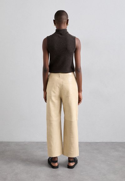 By Malene Birger CAILYS - Nahkpüksid - beige