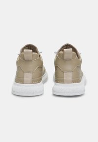 Bata Tossud - taupe