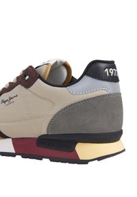 Pepe Jeans BRIT COLORS - Tossud - caramel/beige