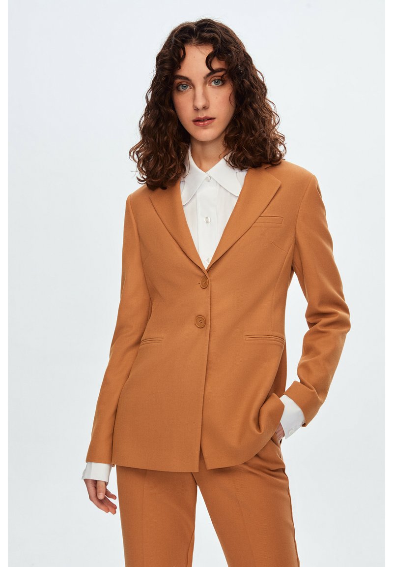 adL JULIA - Bleiseri - camel