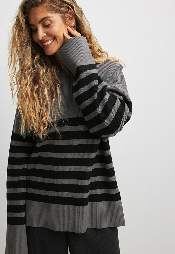 GESTREIFTER MIT RUNDHALSAUSSCHNITT - Strickpullover