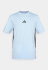 ESSENTIAL THREE STRIPES - T-shirt estampada - glow blue/black