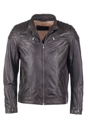 Braune Lederjacke mit gesteppten Schulterdetails, mehreren Reißverschlusstaschen und einer glatten, strukturierten Oberfläche. Verfügt über einen Stehkragen und Druckknopfakzente.